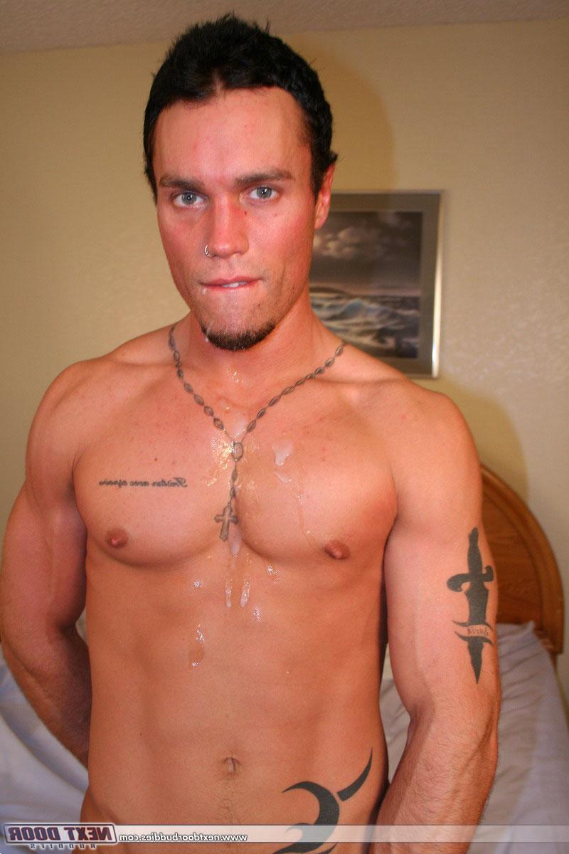 20P Casal gay Fox e Tim provocam nus com seus paus grandes depois de sexo anal hardcore