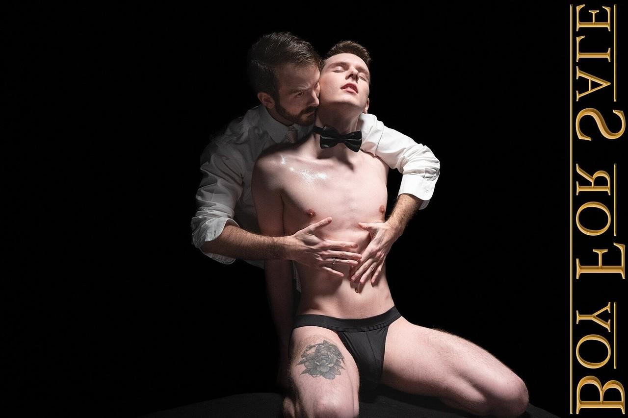 20P Der schwule Junge Ethan lässt sich von den Meistern Marko und Barrett seinen dicken Arsch lecken und ficken