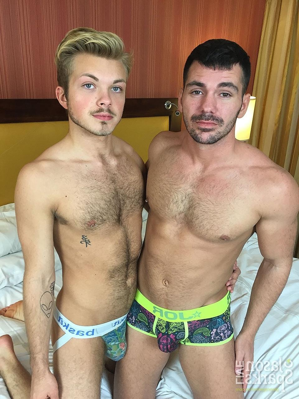 20P Os gays sexy Austin Ryder e Brogan Reed provam o pau um do outro