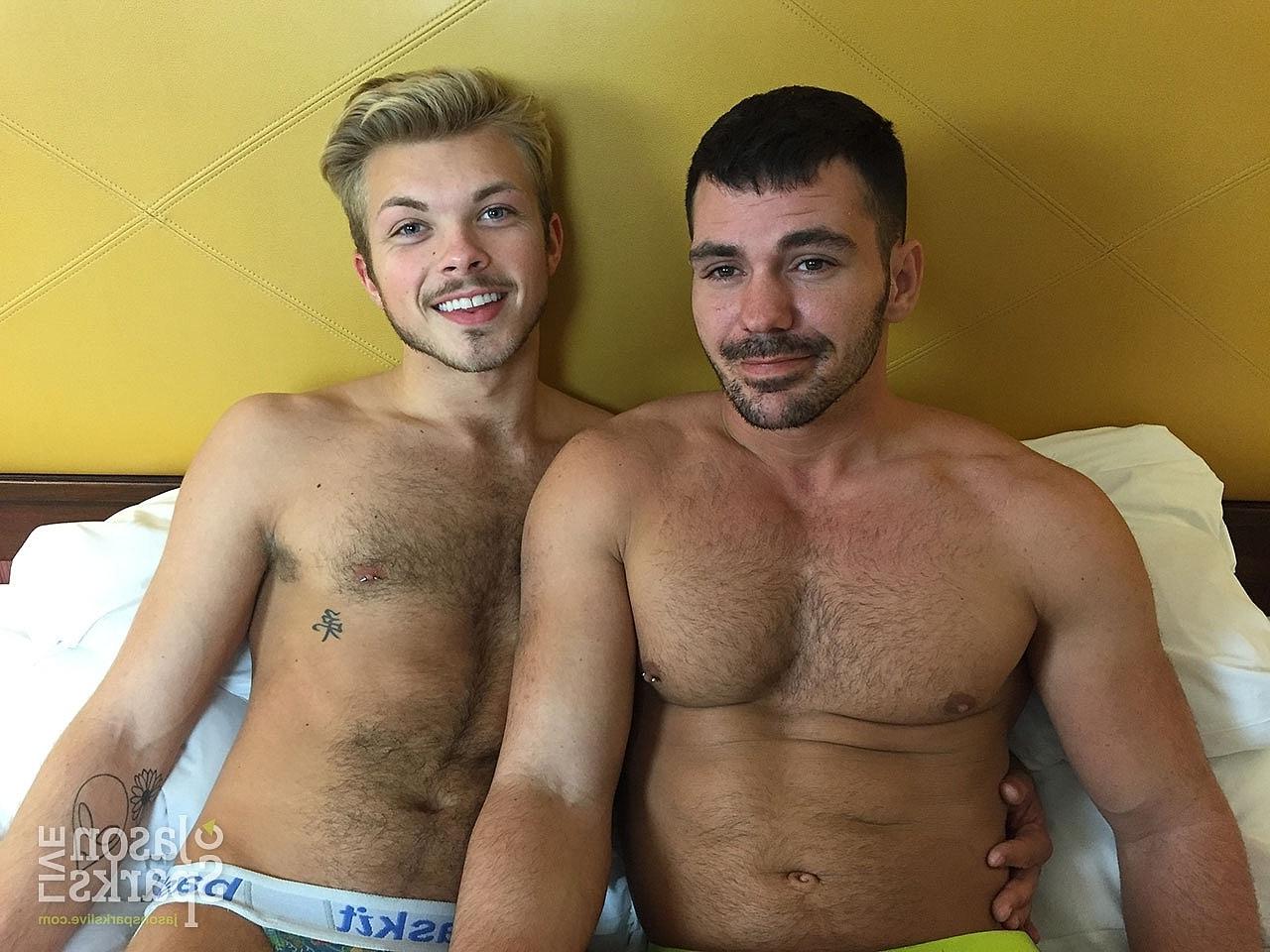 20P Os gays sexy Austin Ryder e Brogan Reed provam o pau um do outro
