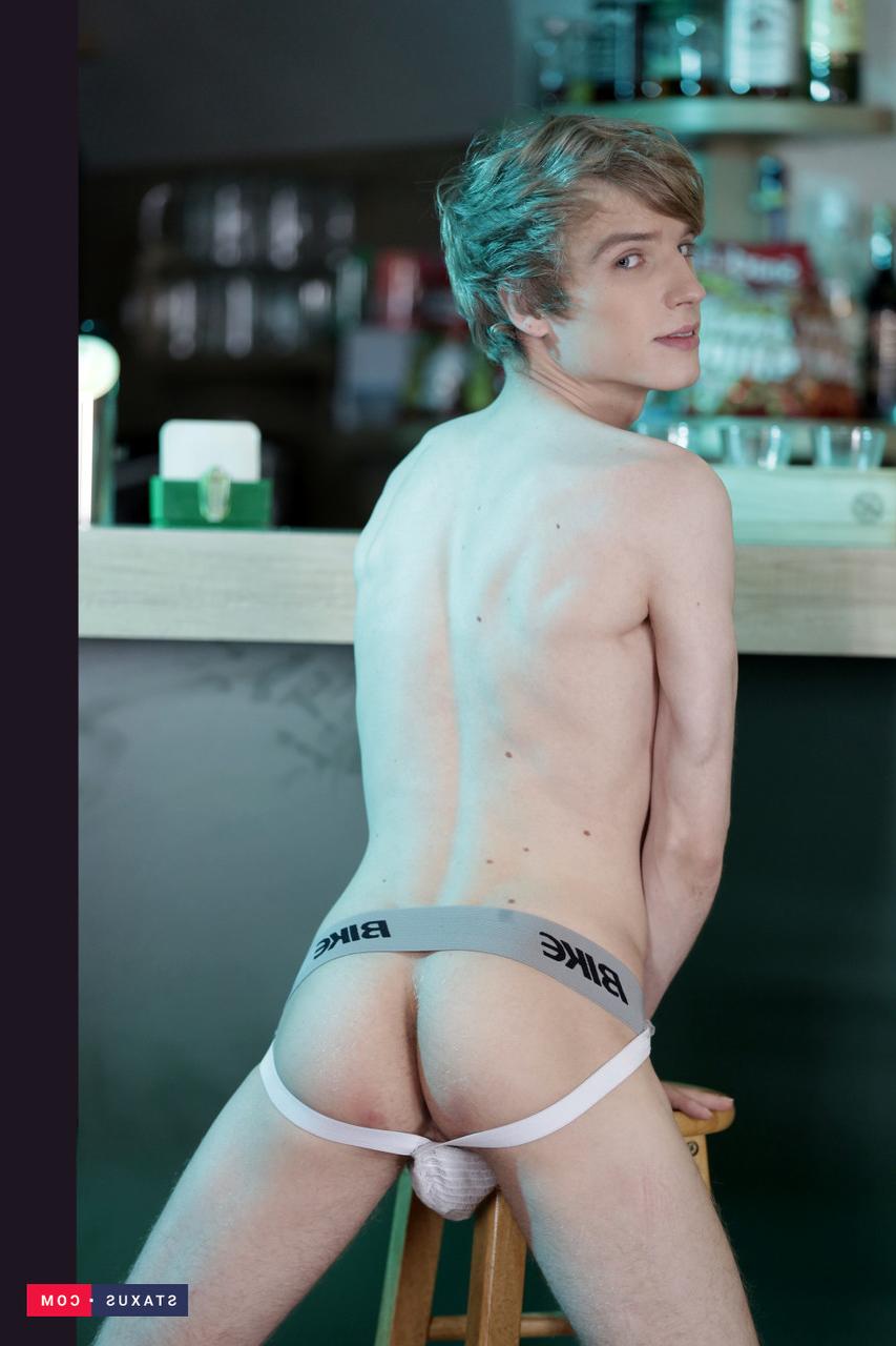 20P Erik Franke et Yuri Adamov, minets maigres, se font sodomiser de manière hardcore