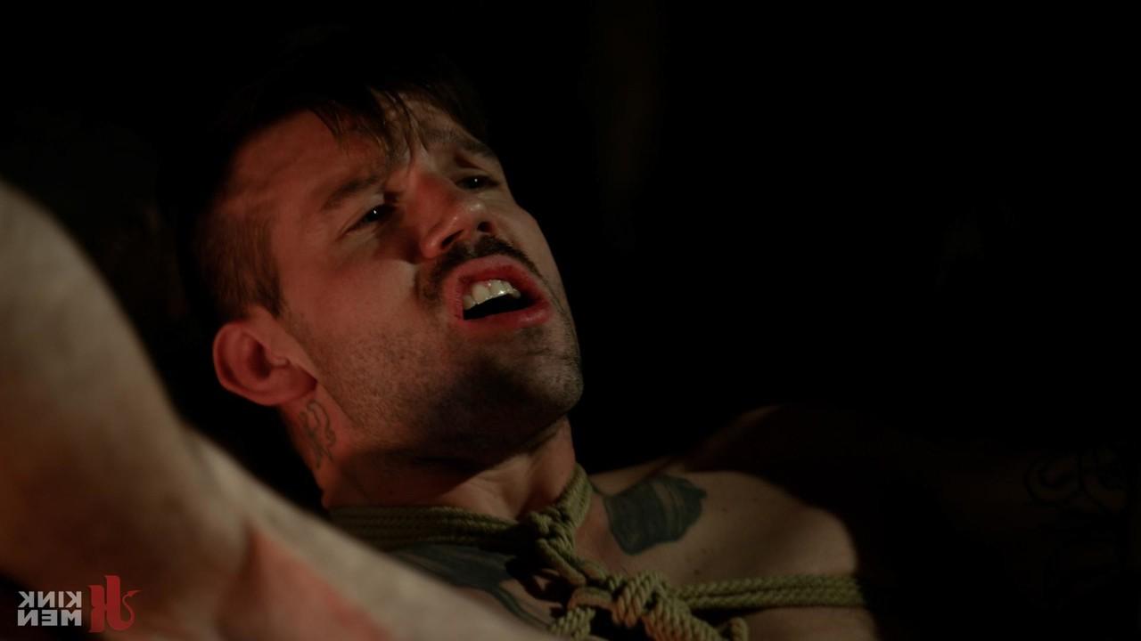 20P Submissive gay bodybuilder Johnny Ford gets bound and fucked roughly
