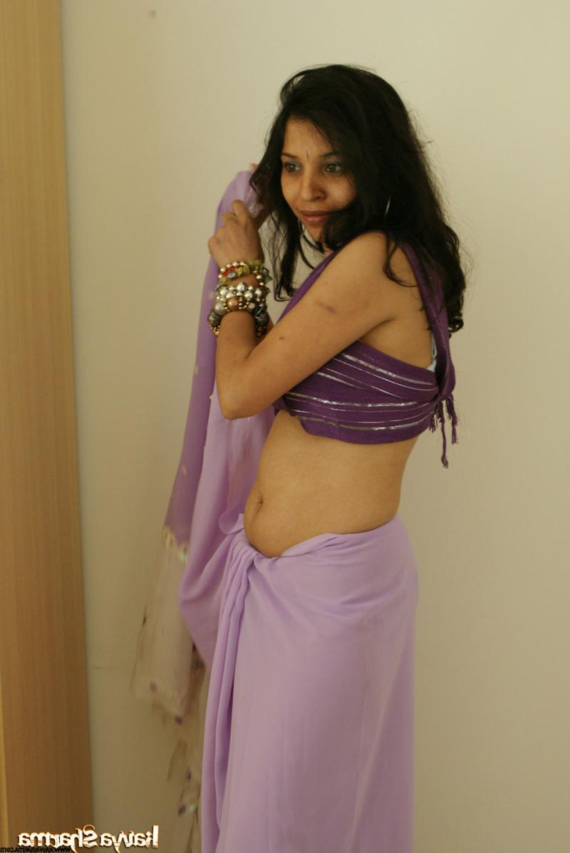 12P Indian MILF Kavya Sharma gets totally naked during solo action on a bed