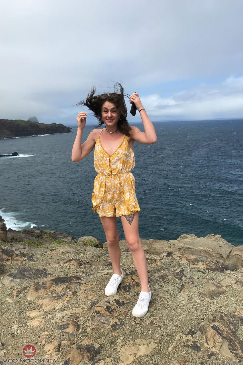 20P Amateur teen Rosalyn Sphinx strips and poses in her public solo compilation