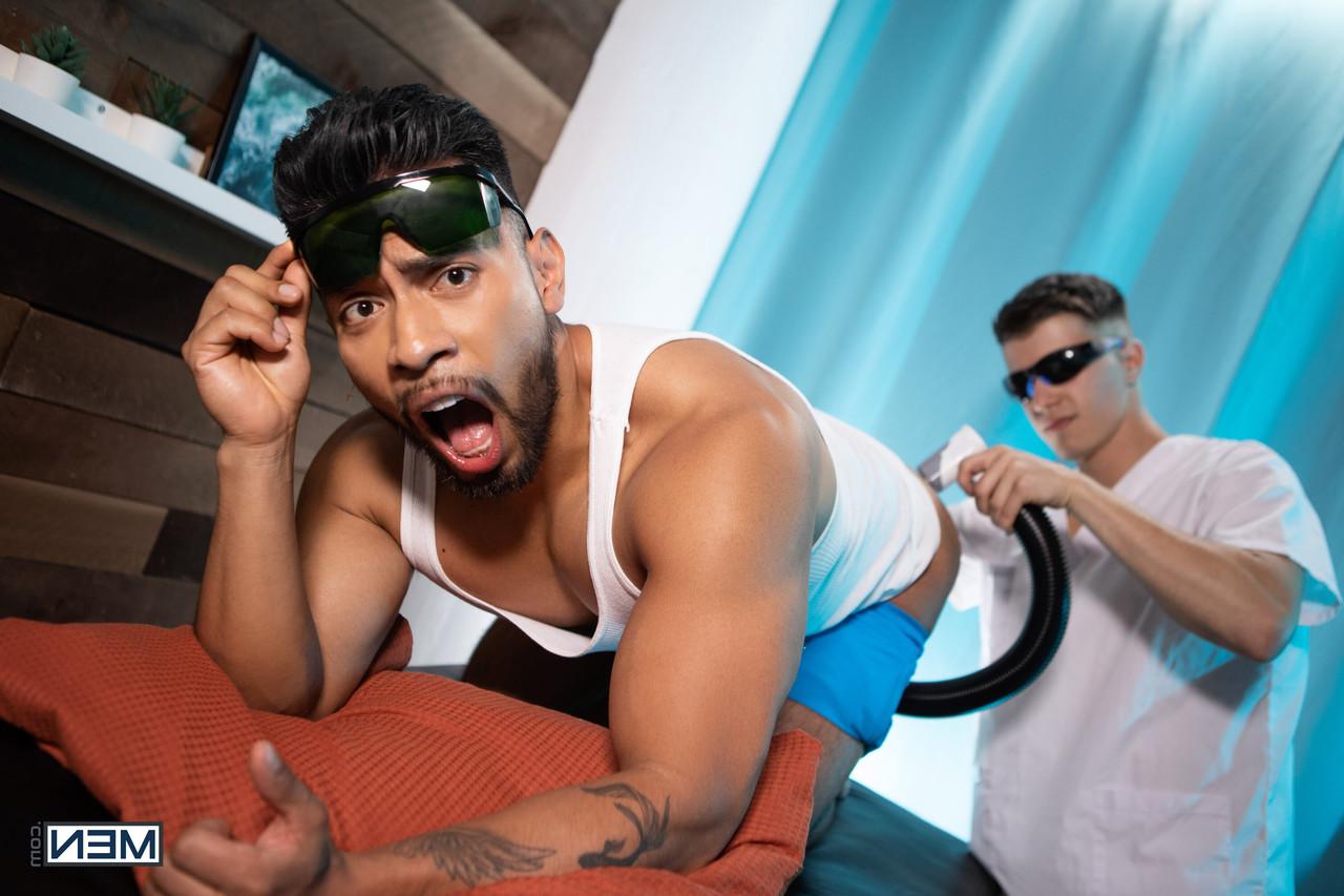 19P Gay masseur Maverick Sun enjoys hardcore anal sex with a hunky bottom