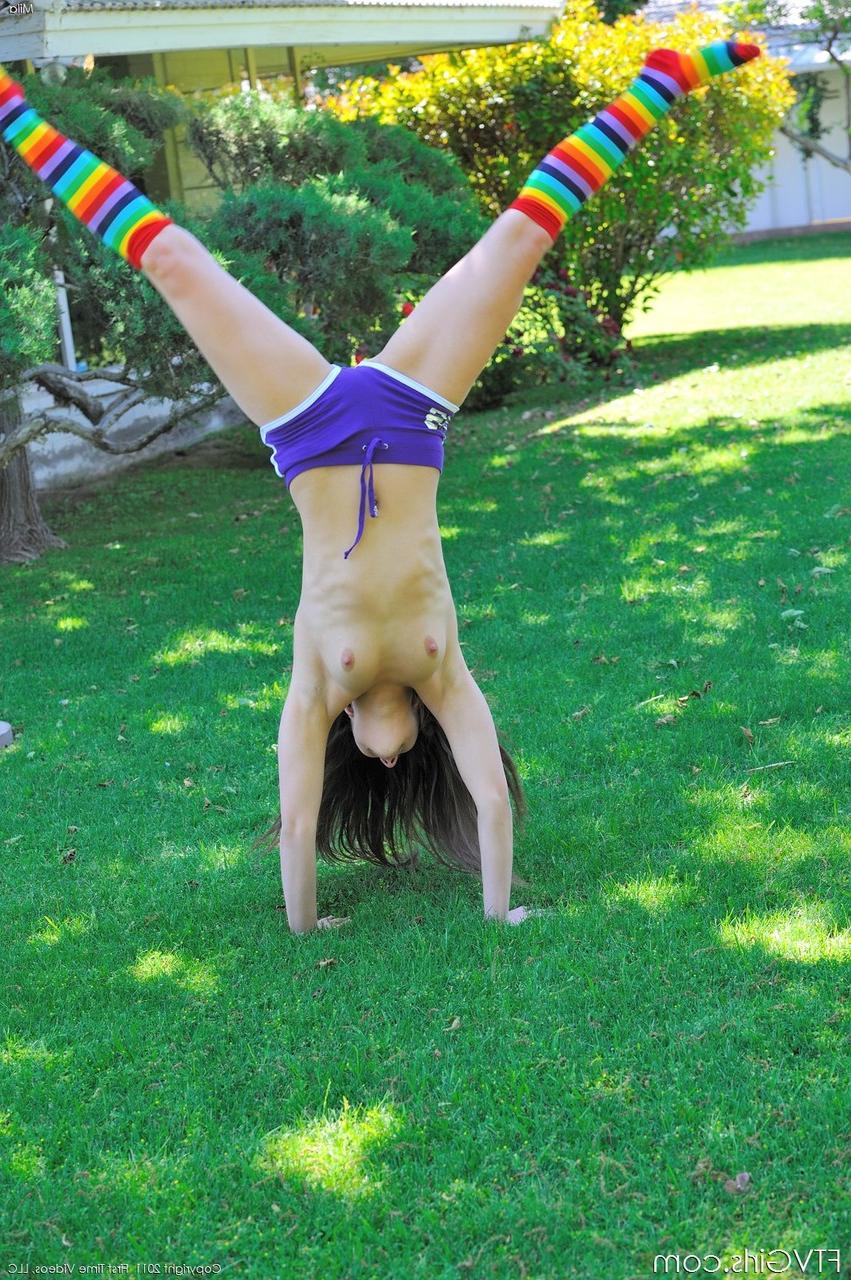 20P Flexible glamour babe Mila spreads her big labia after nude outdoor play