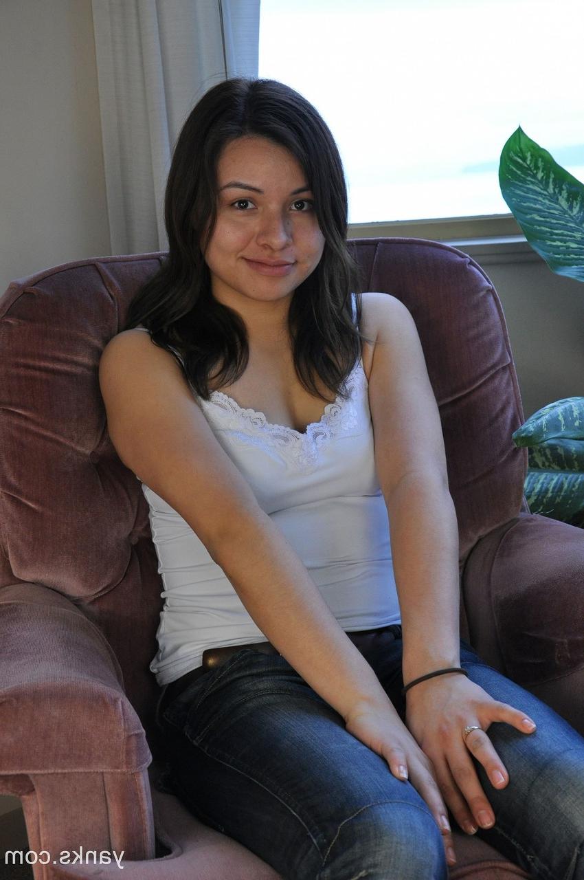 17P Amateur Latina Mandy really enjoys stimulating clit with fingers and toys