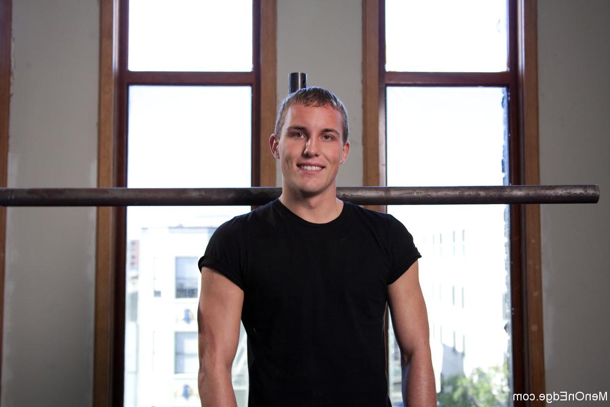 20P Men On Edge Alex Andrews