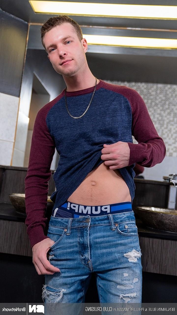 20P Os gays sujos Benjamin Blue e Philippe Massa se despem antes do sexo anal