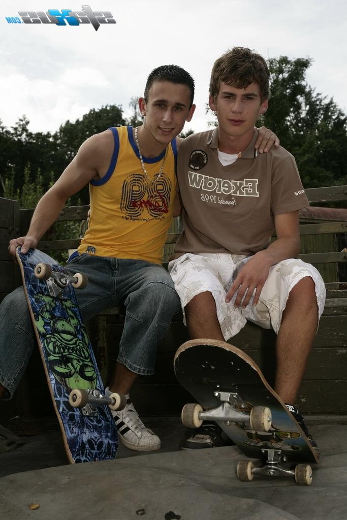 20P Patinadores gays Lucky Taylor e Peter Till dão prazer oral e foda