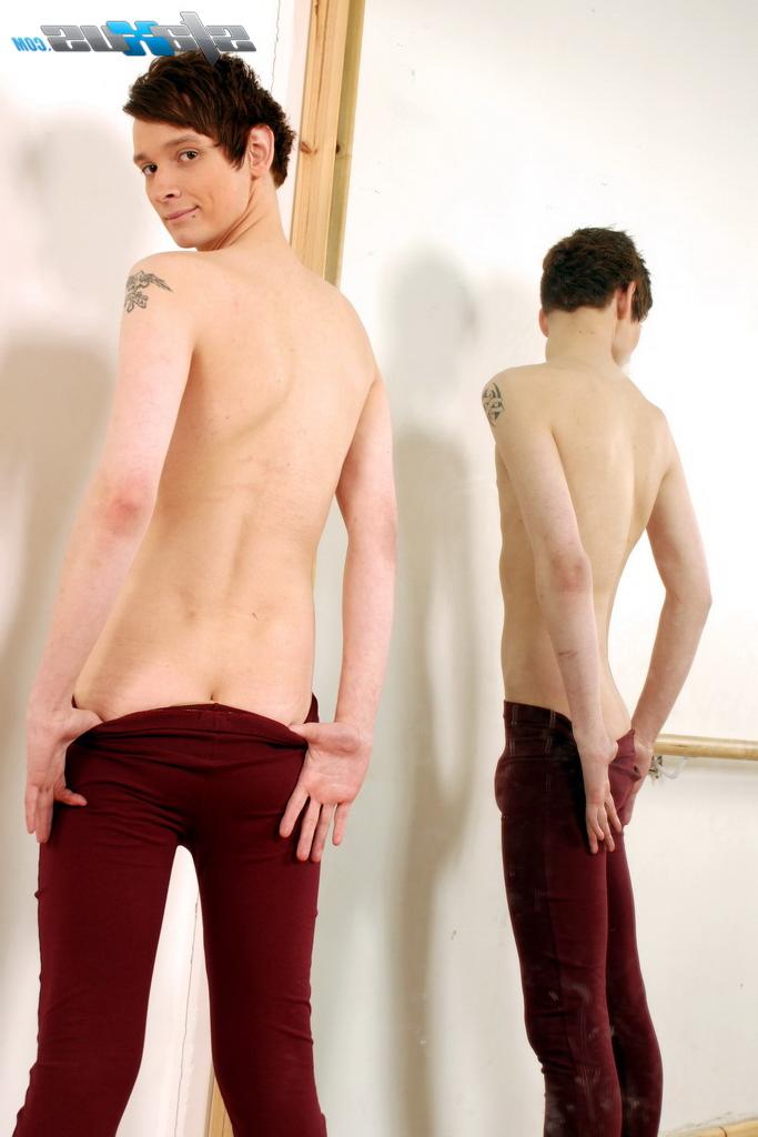 20P Hung twinks Tristan Cane and Kyle Wilkinson have hardcore anal sex