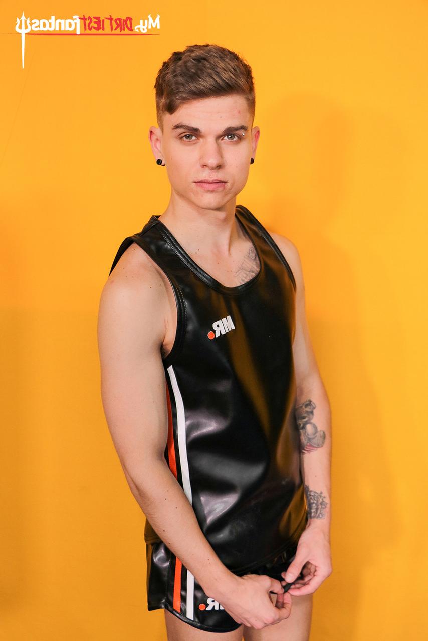 15P Les combattants gays adolescents Rodion Taxa et Titus Snow se sucent la bite dans un 69