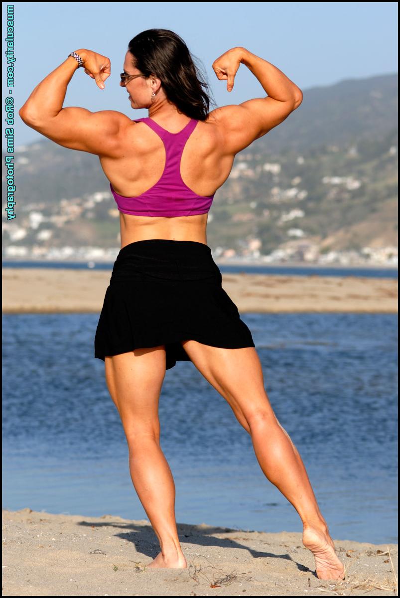 15P Brunette bodybuilder Lada Phihalova flexes in bare feet while on a beach