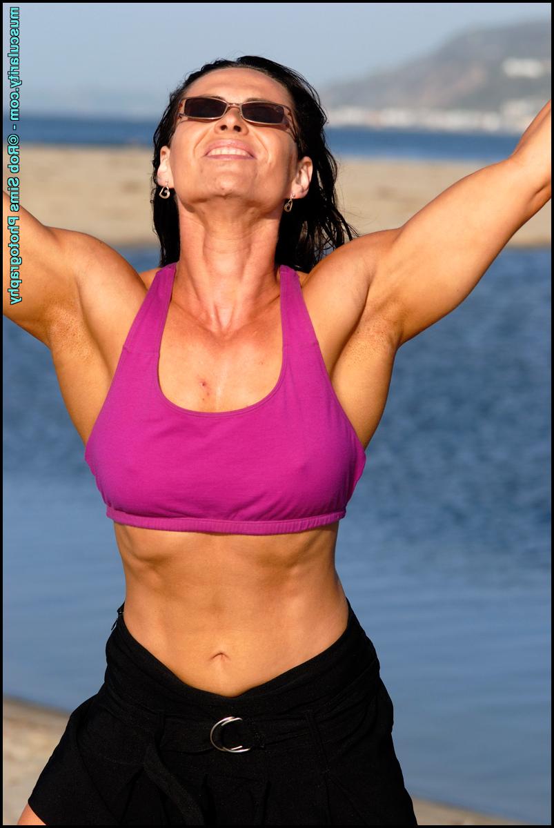 15P Brunette bodybuilder Lada Phihalova flexes in bare feet while on a beach