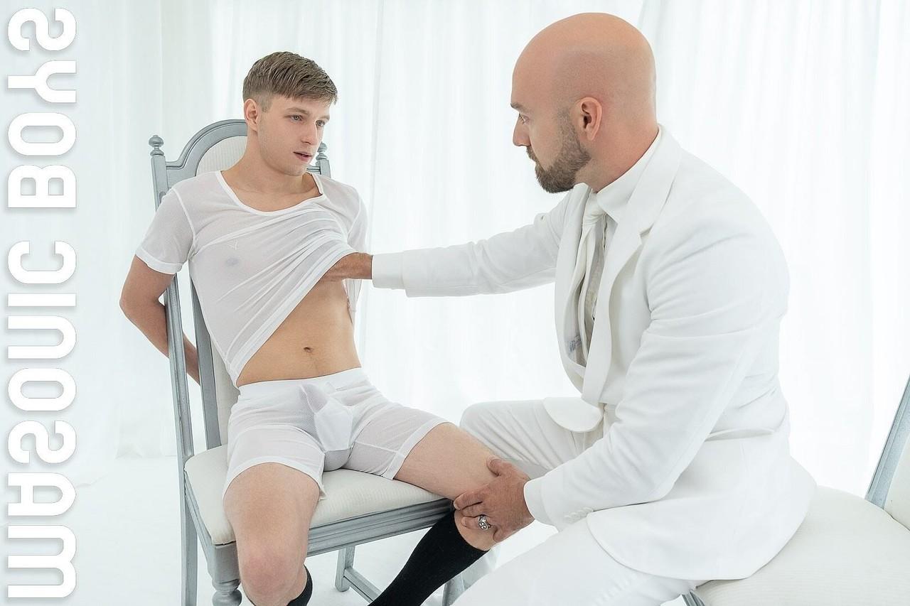 20P Bald gay master Snow ties up cute twink Apprentice White & sucks him off