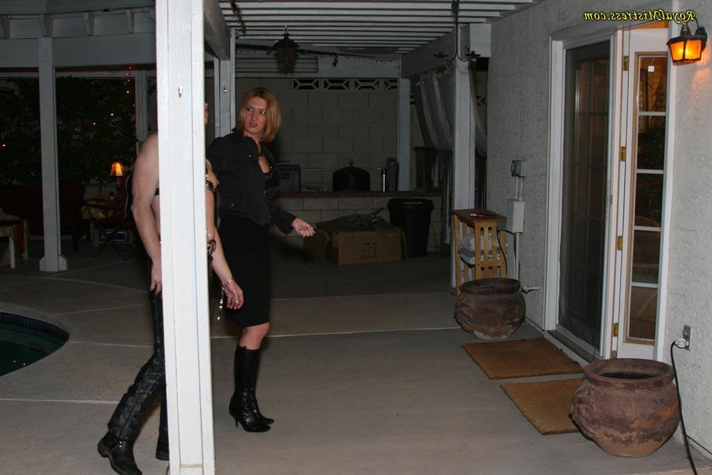 12P Redheaded lady has her submissive maid worship her feet and footwear