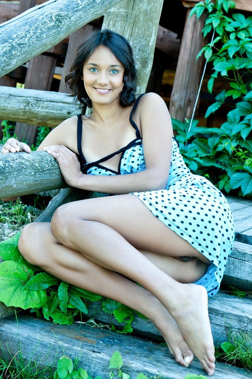20P Exotic beauty Chandra A displaying her furry pussy and tiny tits in nature