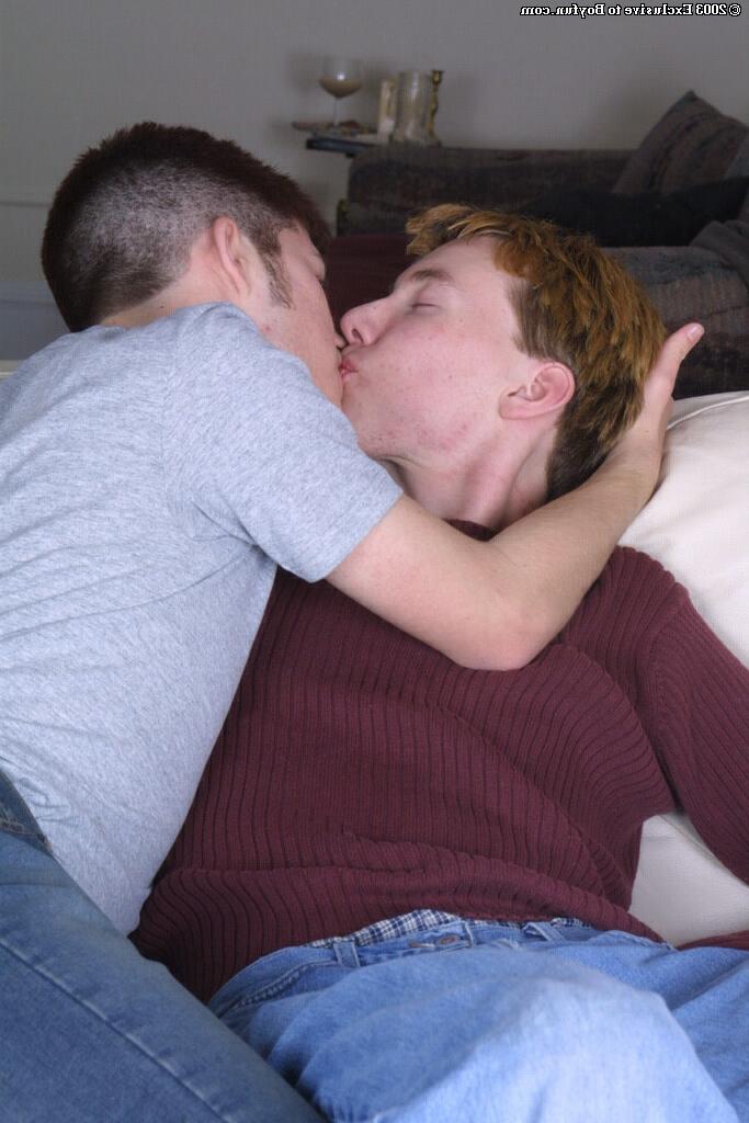 20P Los compañeros de cuarto gay dan y michael se dan placer oral y follan