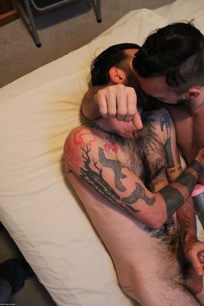20P Altos gays americanos Lucas Layby e Rocco Hard explodem os postes de carne um do outro