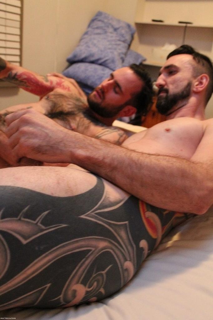 20P Altos gays americanos Lucas Layby e Rocco Hard explodem os postes de carne um do outro