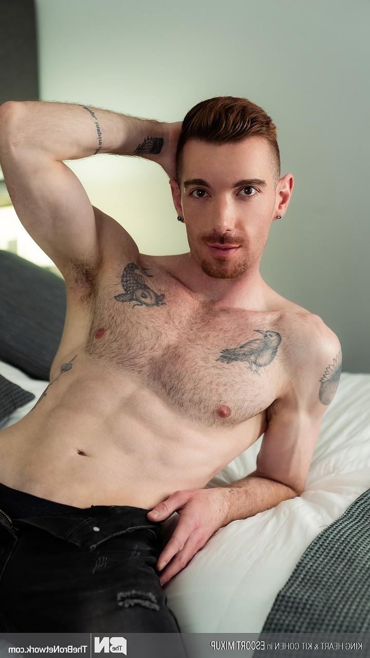20P King Heart et Kit Cohen, mecs gays musclés et chauds, baisent brutalement et durement
