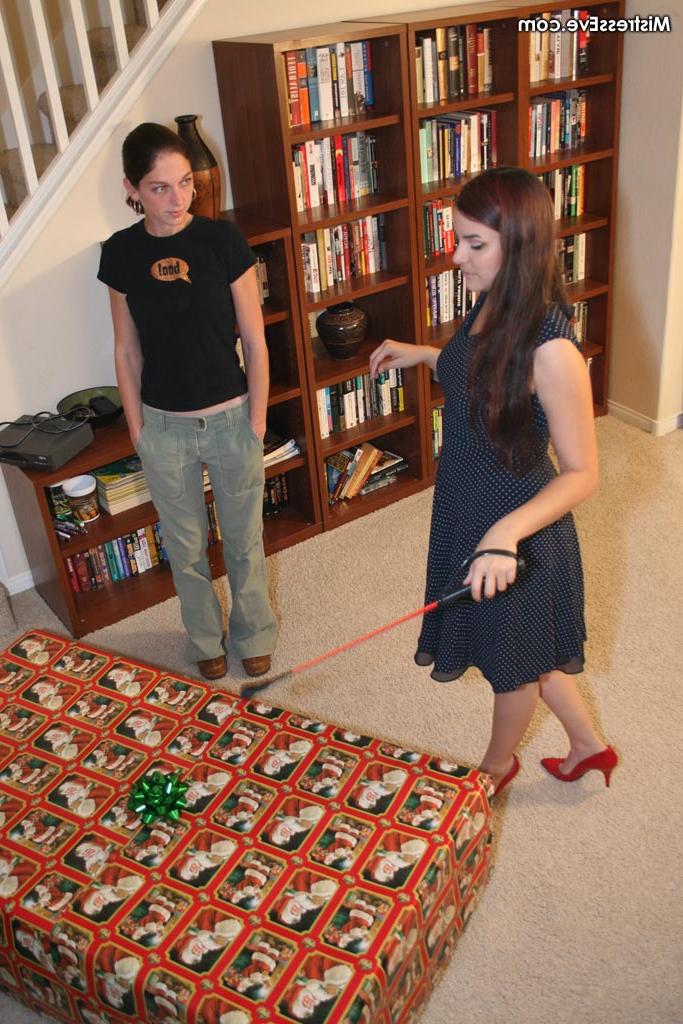 12P Naked girl is freed from a box before worshiping lesbian's feet
