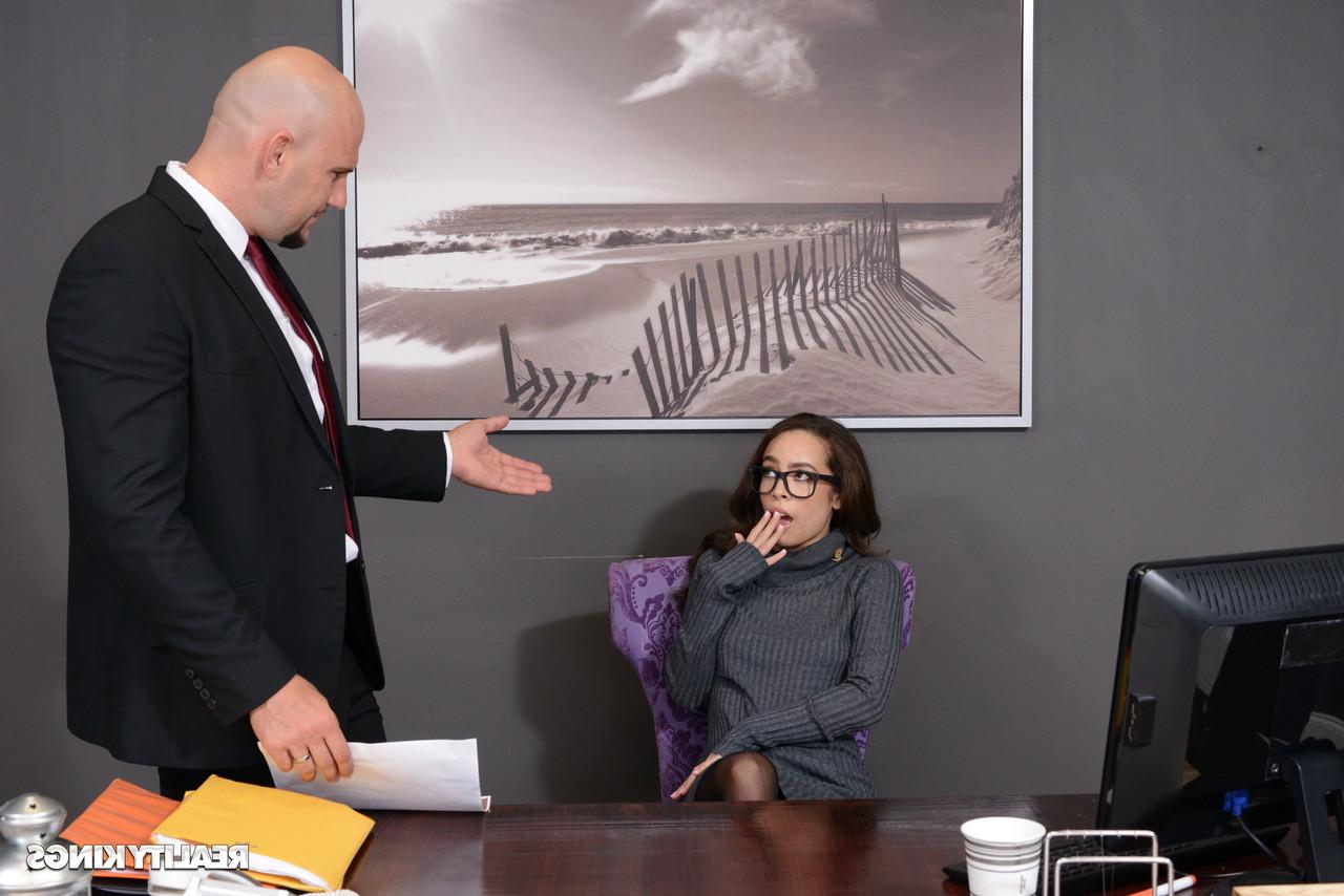 20P A adolescente nerd Lana Mars dispensa a professora e fica desossada doggystyle