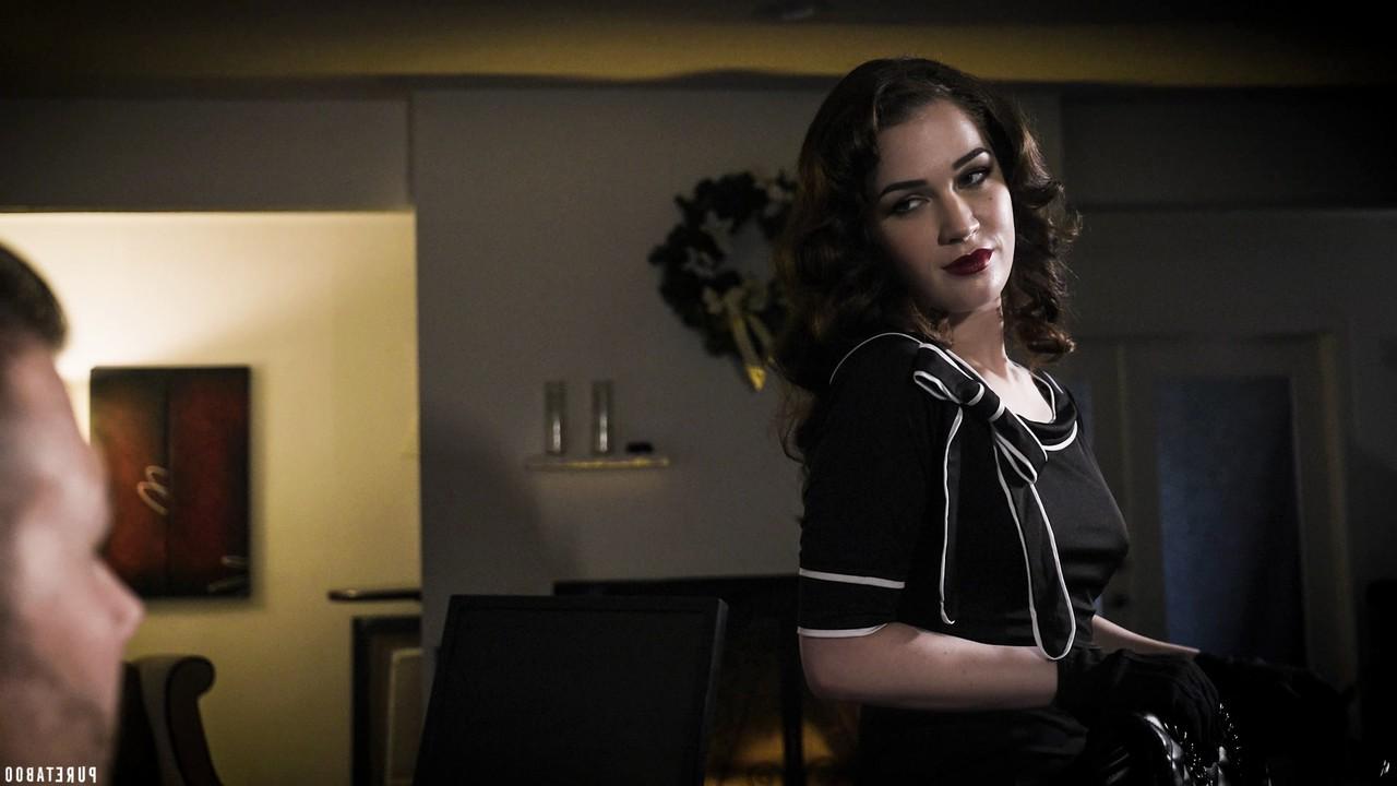15P A jovem Evelyn Claire seduz um político de forma provocativa