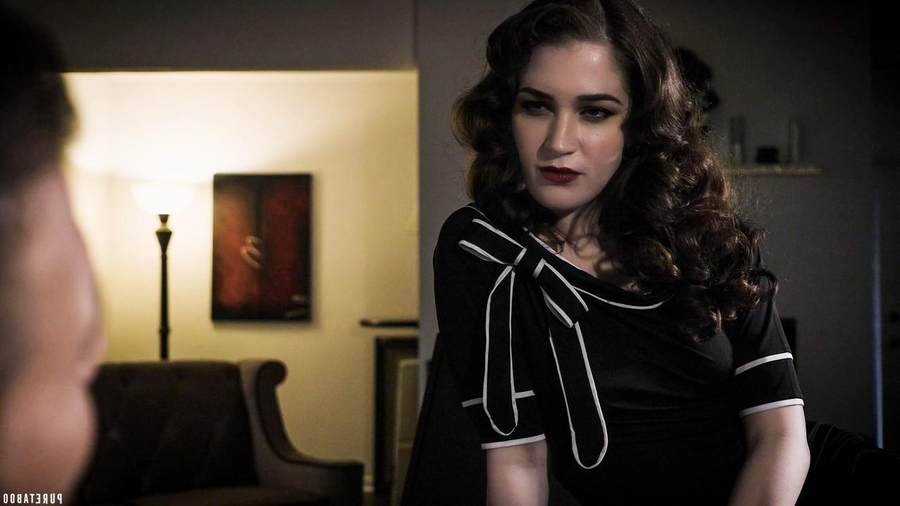 15P A jovem Evelyn Claire seduz um político de forma provocativa