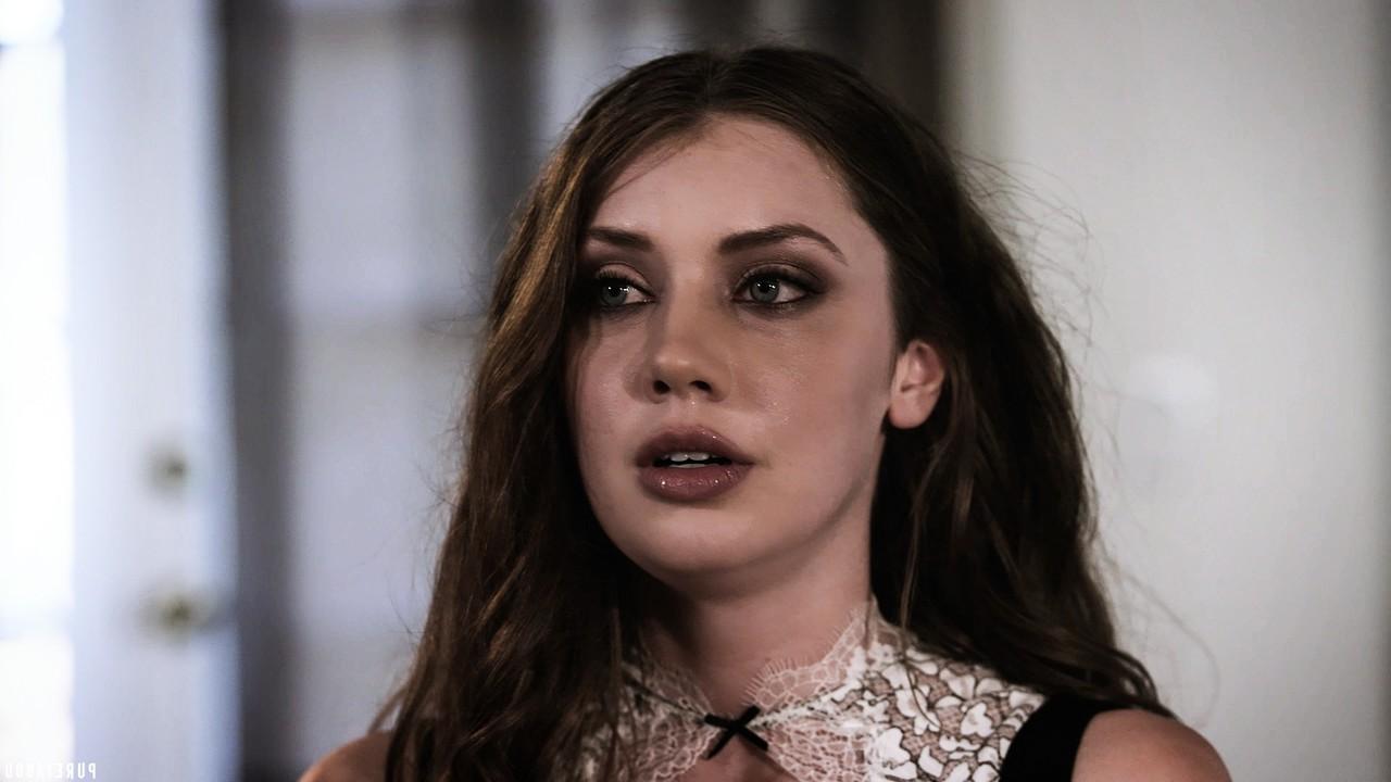 15P A menina pequena Elena Koshka tem sua primeira experiência sexual com um Sugar Daddy