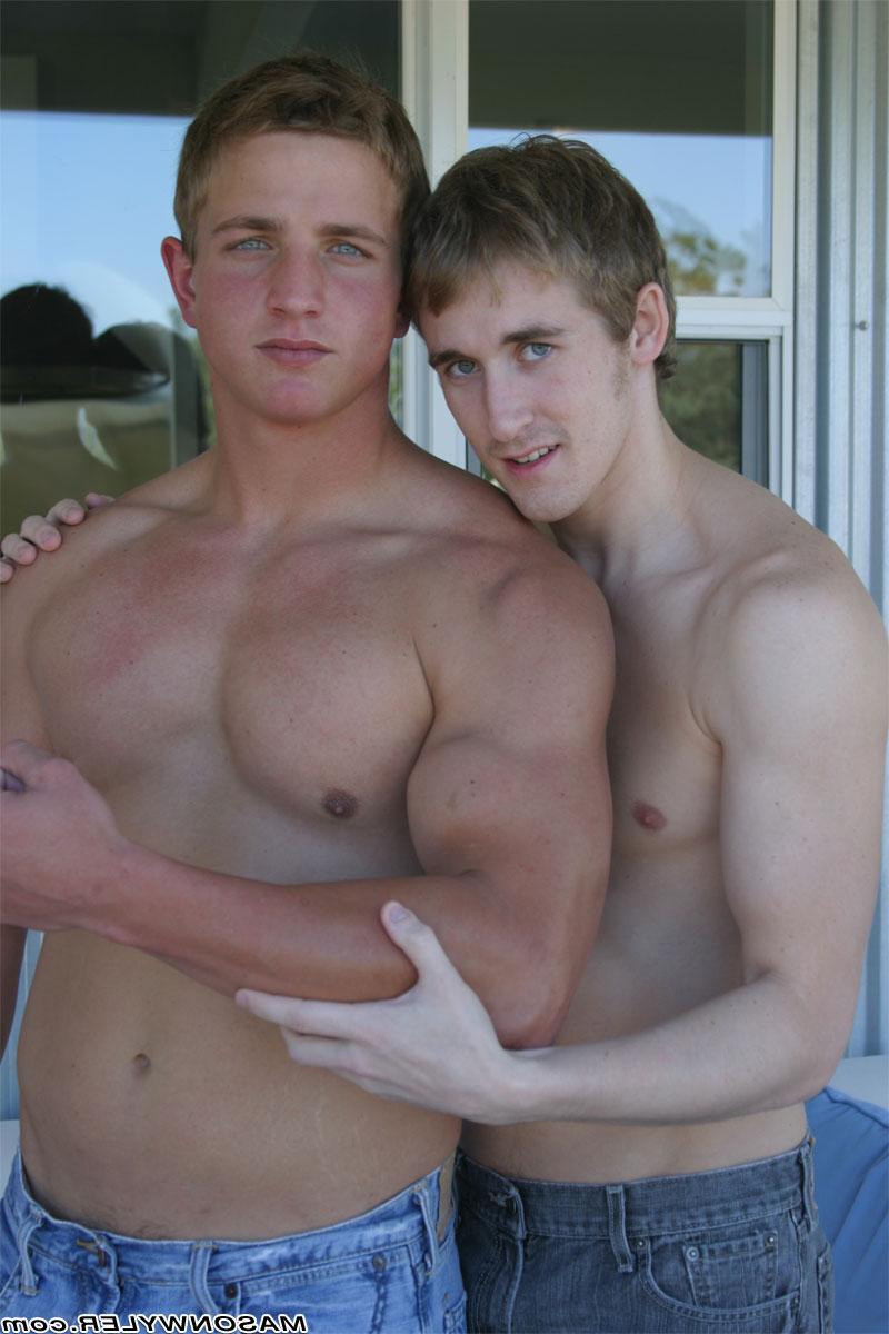 20P L'étalon gay blond Mason Wyler encule et souffle sur le garçon fort Marcus Mojo