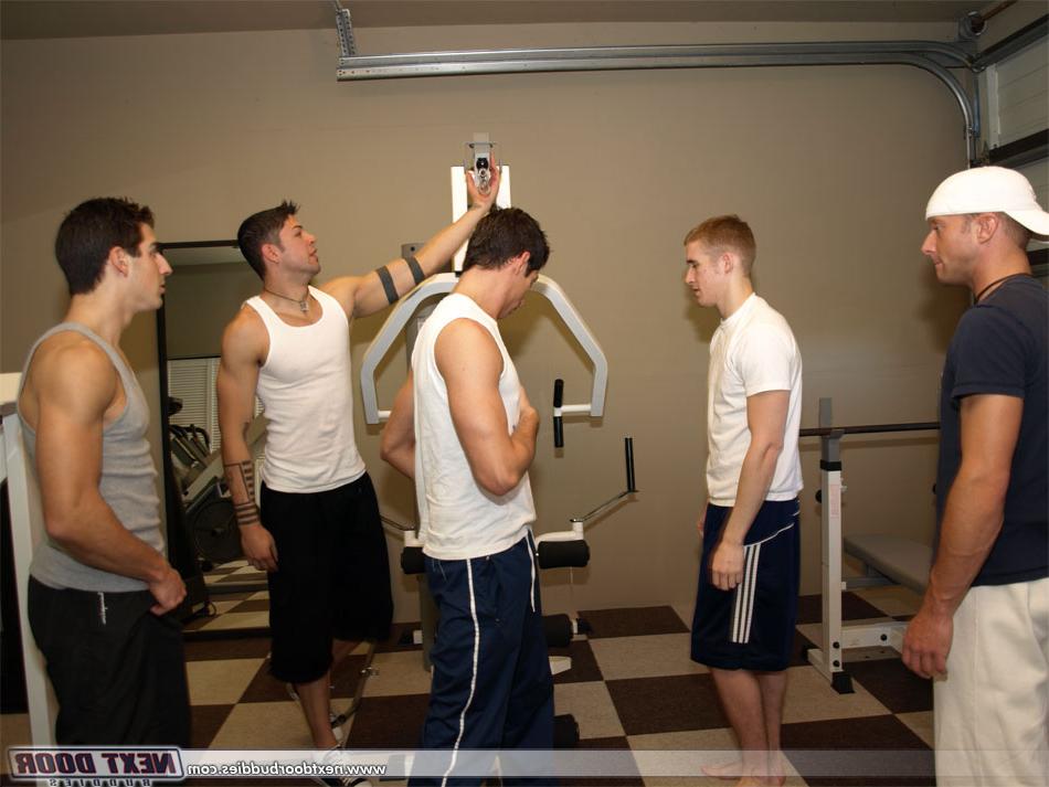 20P Handsome boys strip and blow each other's strong dicks at the gym