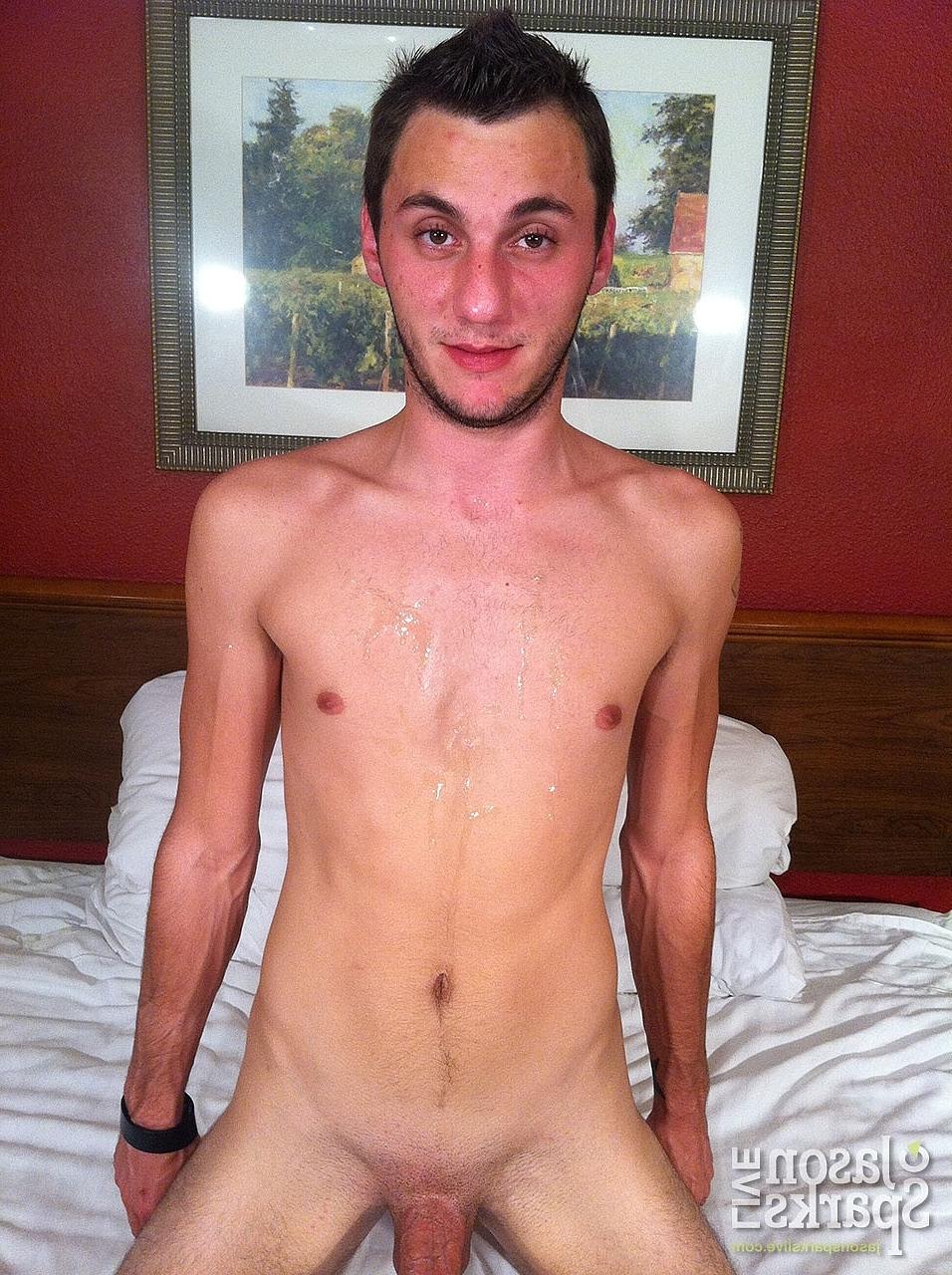 20P Amantes gays levemente tatuados Elliott Vance e Lucas Slade beijo francês e foda