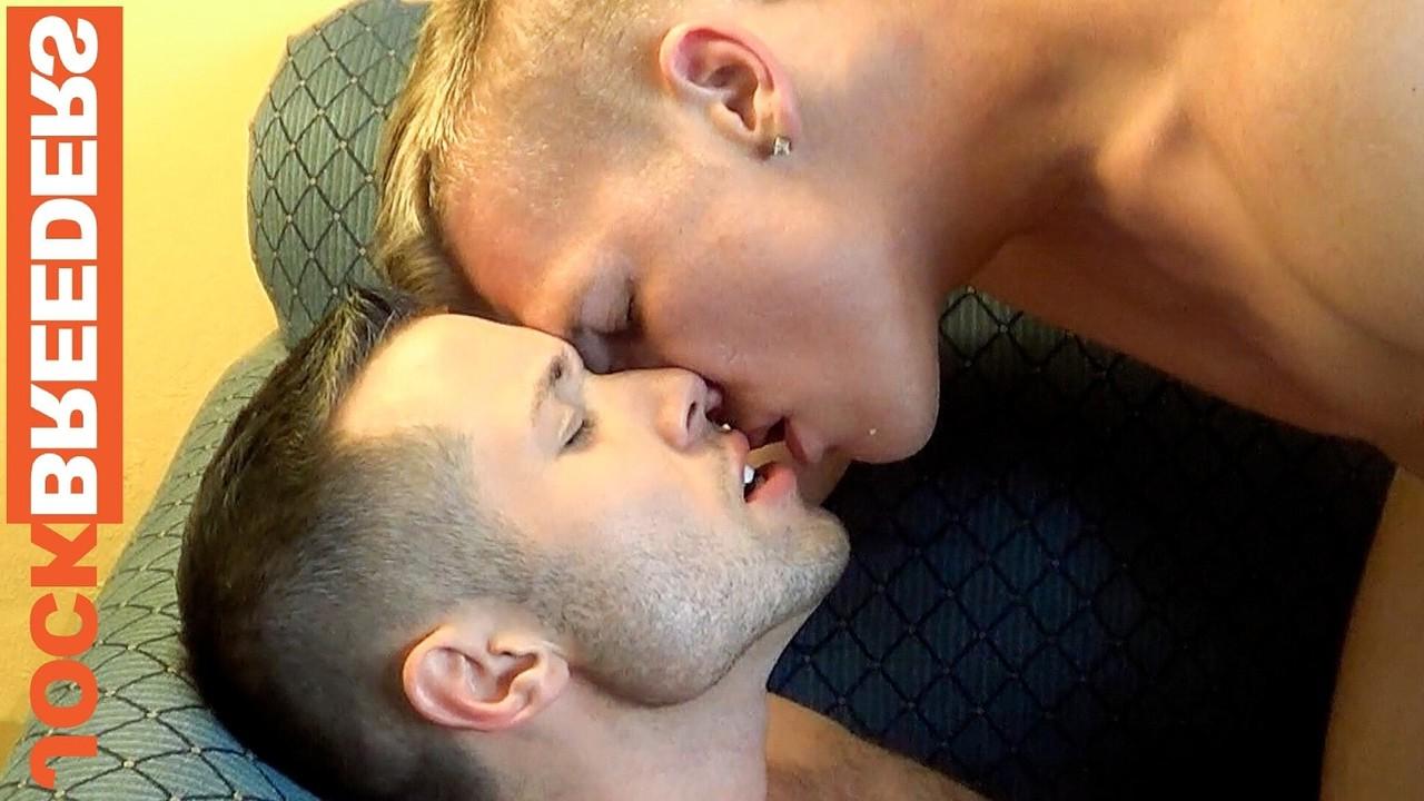 15P Americanos gays sensuais Cash Lockhart e Sebastian Meyers explodem o pau um do outro
