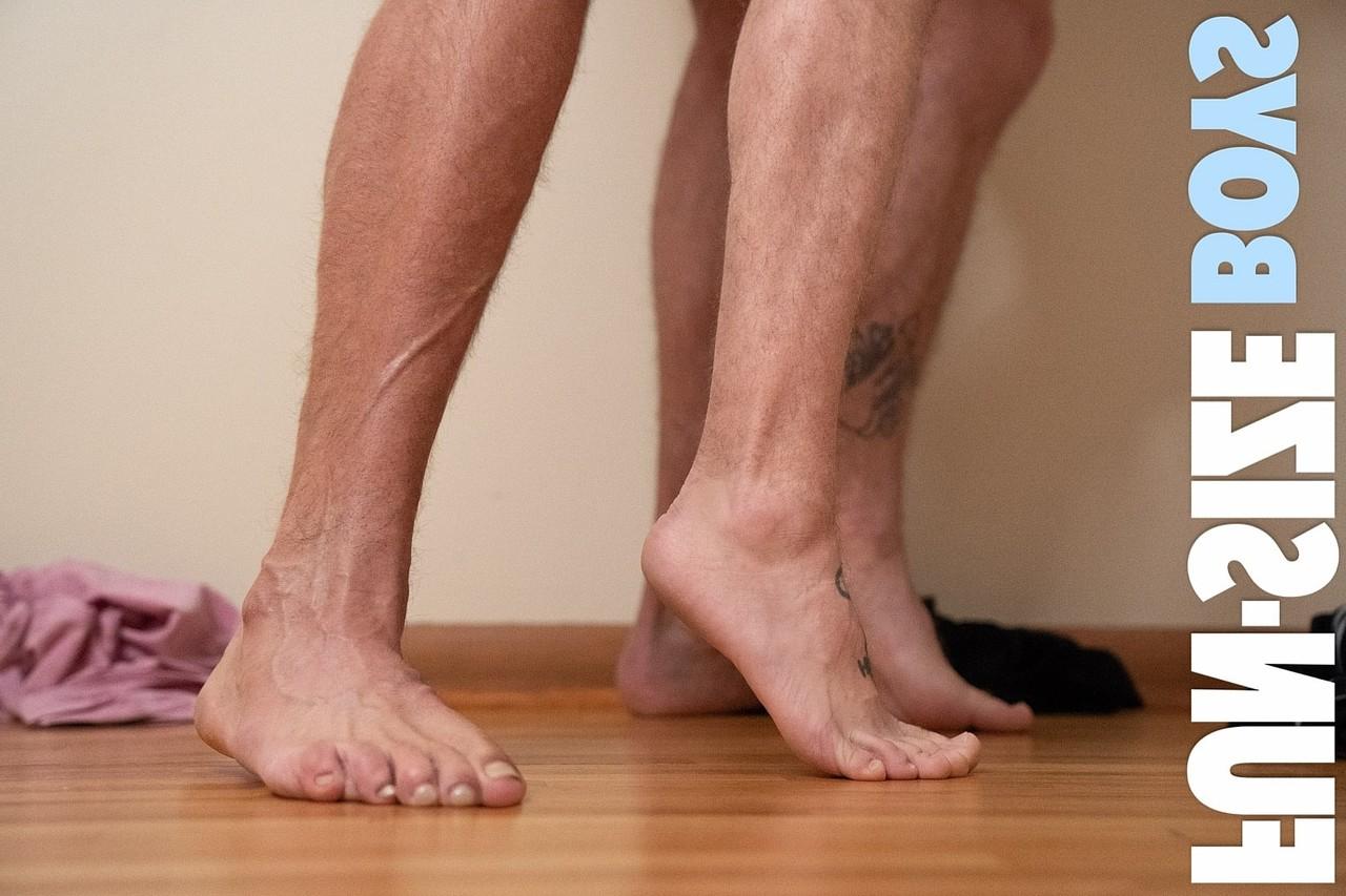20P Le gay musclé Dolf aime le sexe anal hardcore sauvage avec un minet maigre