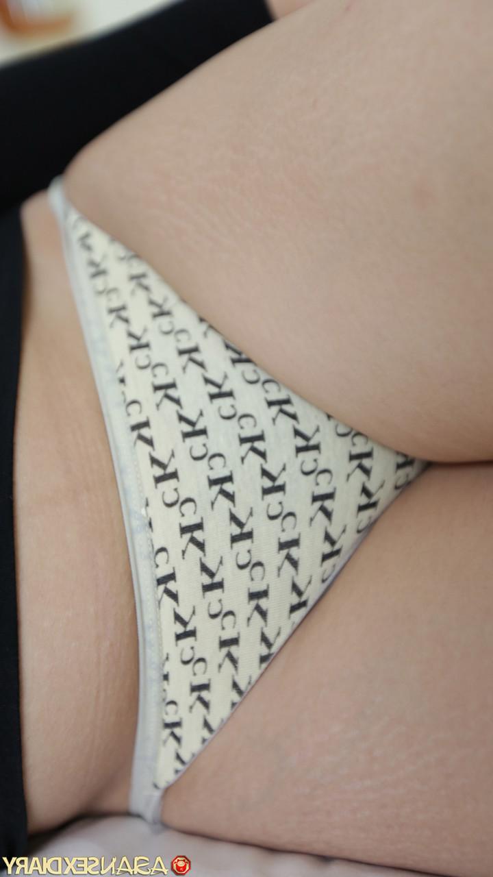 20P A gata asiática Yen mostra sua buceta peluda e cremosa depois de fazer sexo POV