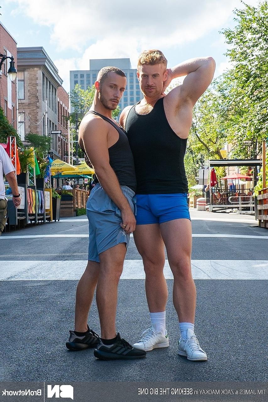 20P Gay Muscule Zack Mackay disfruta del sexo anal salvaje con un fondo grande