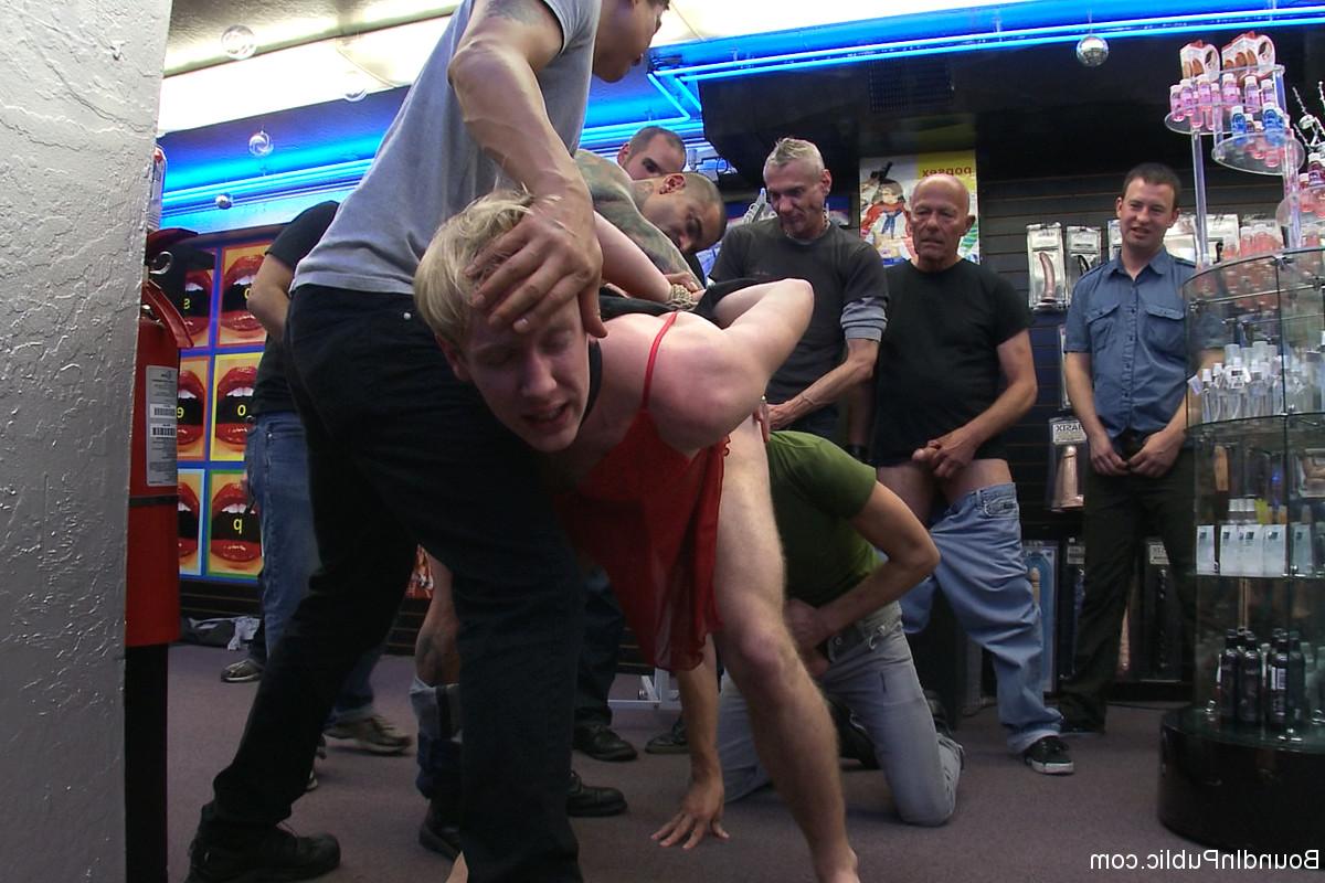 20P Bound in Public Alexsander Freitas, Ned Mayhem