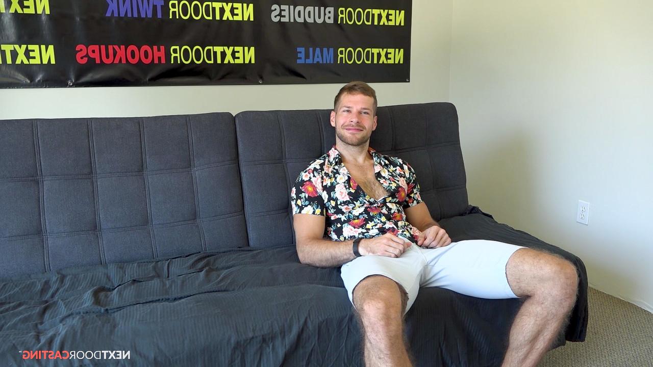 15P Scott Finn et David Skylar, mecs gays amateurs, baisent sur un canapé de casting