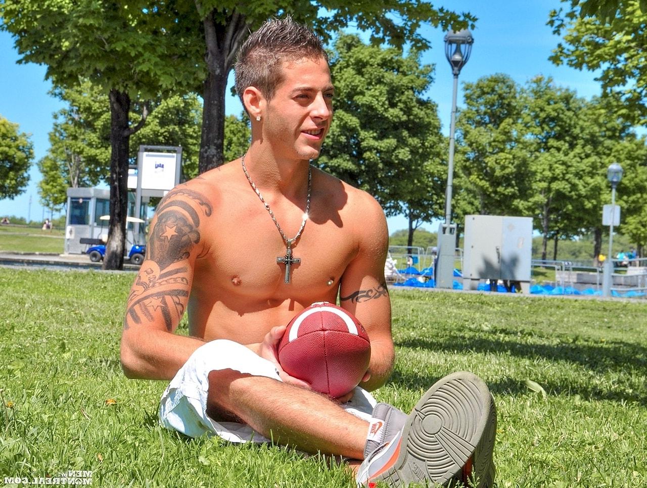 15P El atlético gay Ben Rose juega con su agujero del amor anal mientras hace alarde de su trasero de burbuja