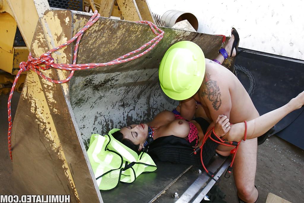 16P Busty MILF Jewels Jade getting hardcore BDSM banged outdoor