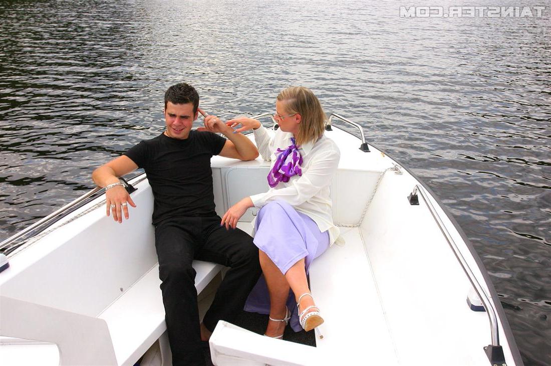 15P 2 clothed couples partake in watersports after sailing out to island getaway