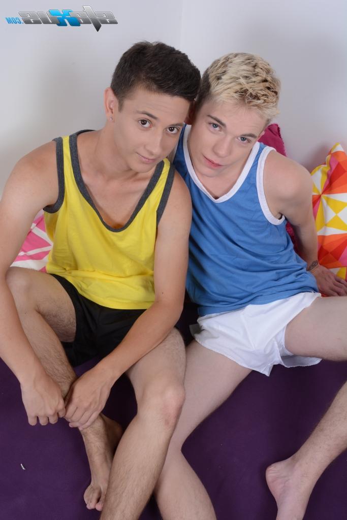 20P Pequenos meninos adolescentes gays Daniel Prince e Jaden Fox se despindo e fodendo