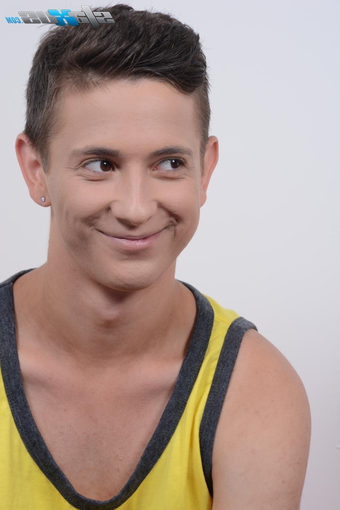 20P Pequenos meninos adolescentes gays Daniel Prince e Jaden Fox se despindo e fodendo