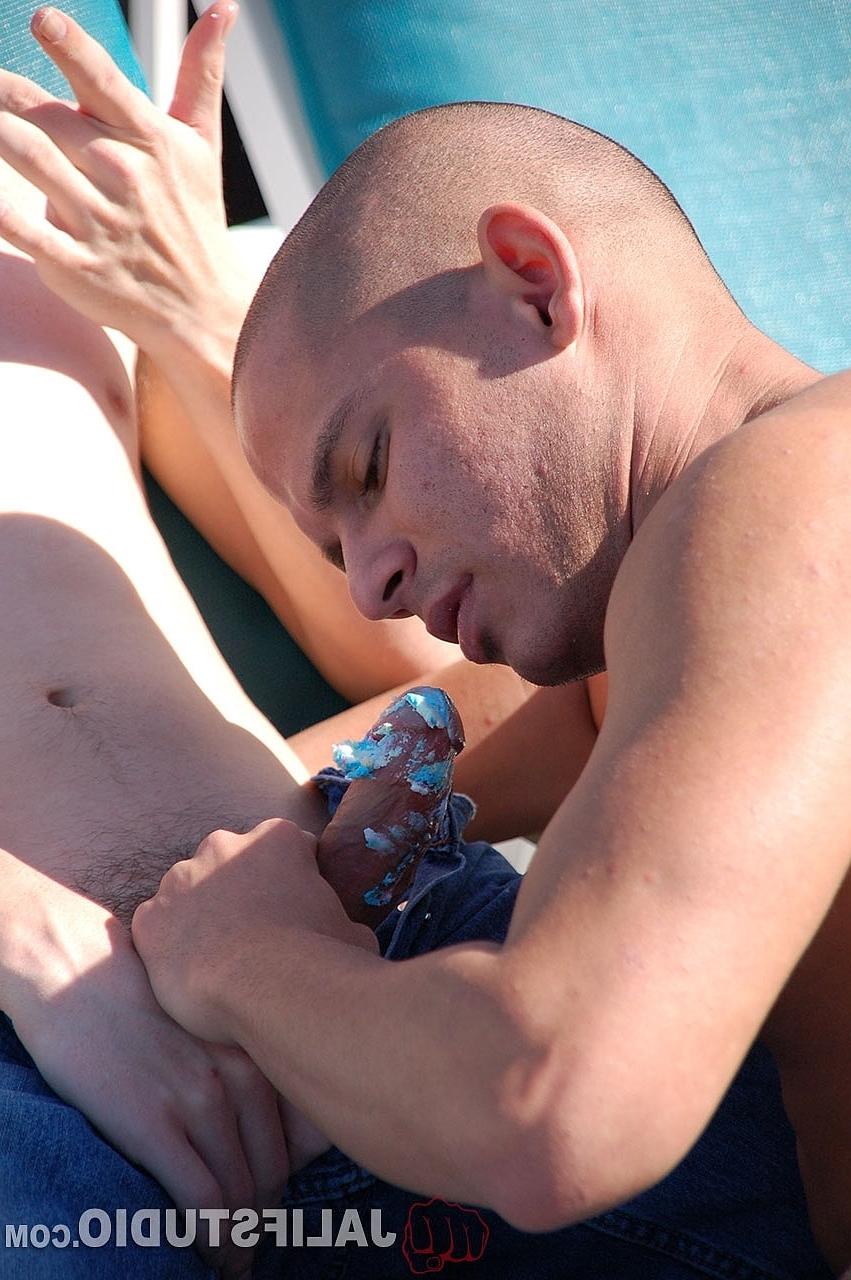 20P Die schwulen Kerle John Chase und Seth King blasen sich gegenseitig einen und haben Hardcore-Analsex
