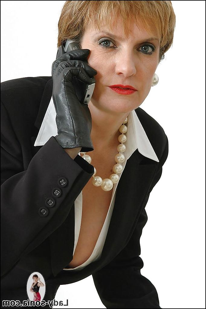 15P Fully clothed mature fetish lady in leather gloves gives a sloppy handjob