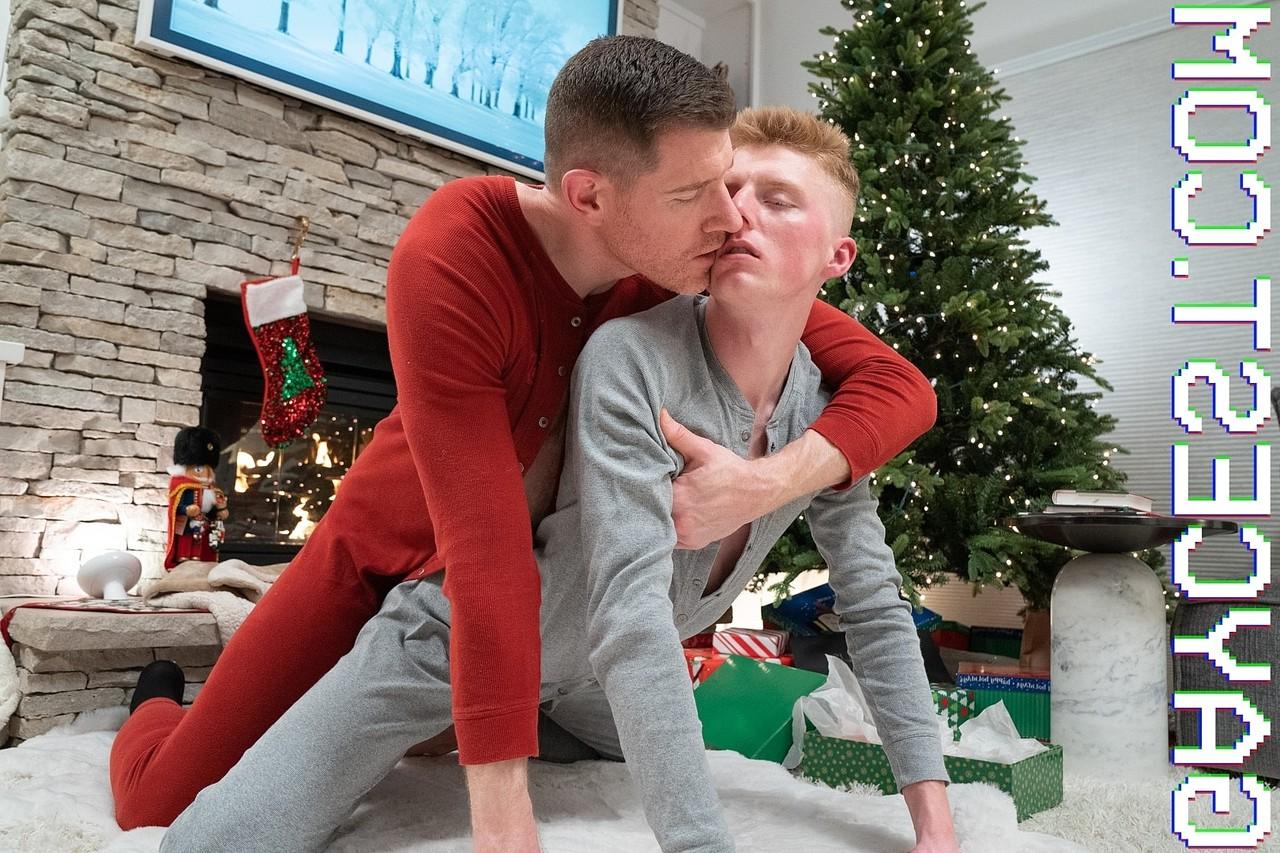 20P O garotinho adolescente Richie curtindo uma foda de Natal com seu padrasto gay Wolf