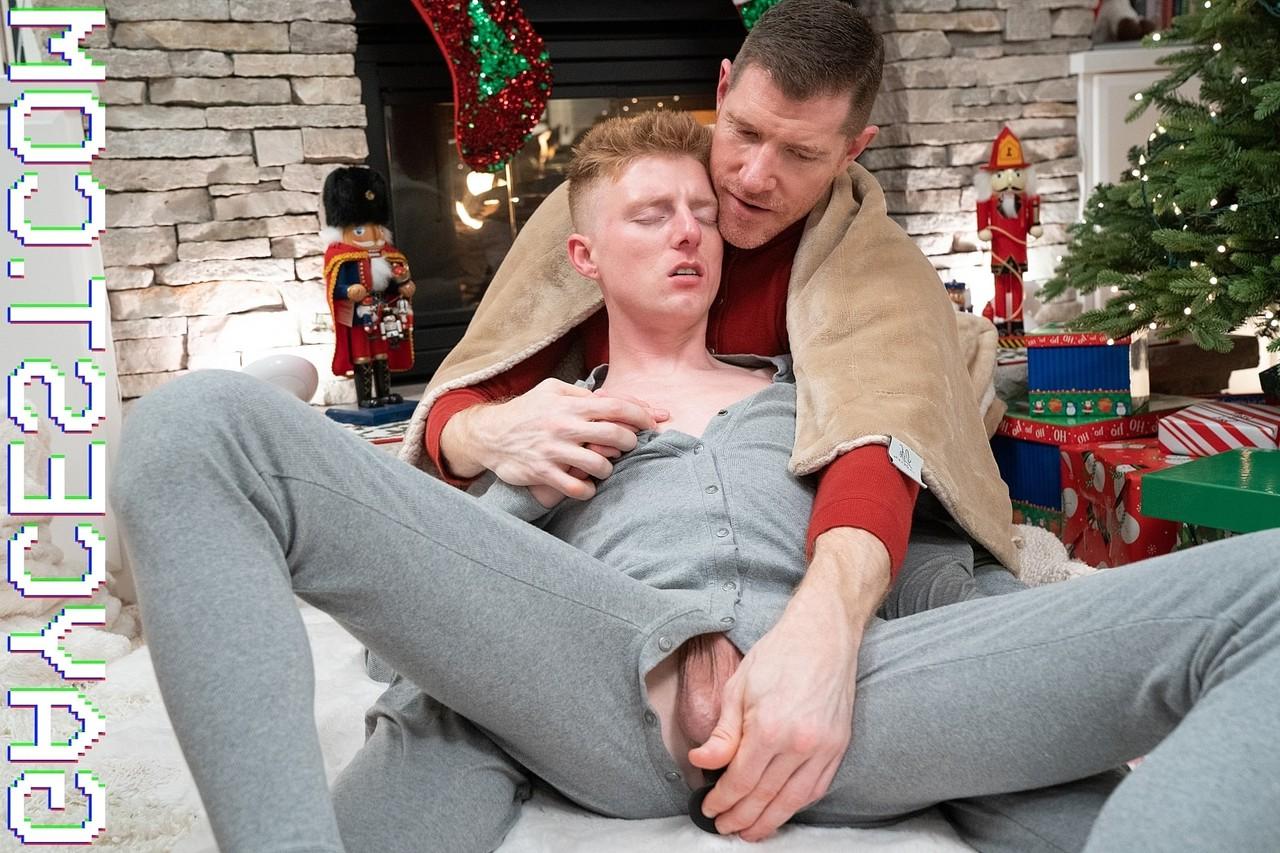 20P O garotinho adolescente Richie curtindo uma foda de Natal com seu padrasto gay Wolf