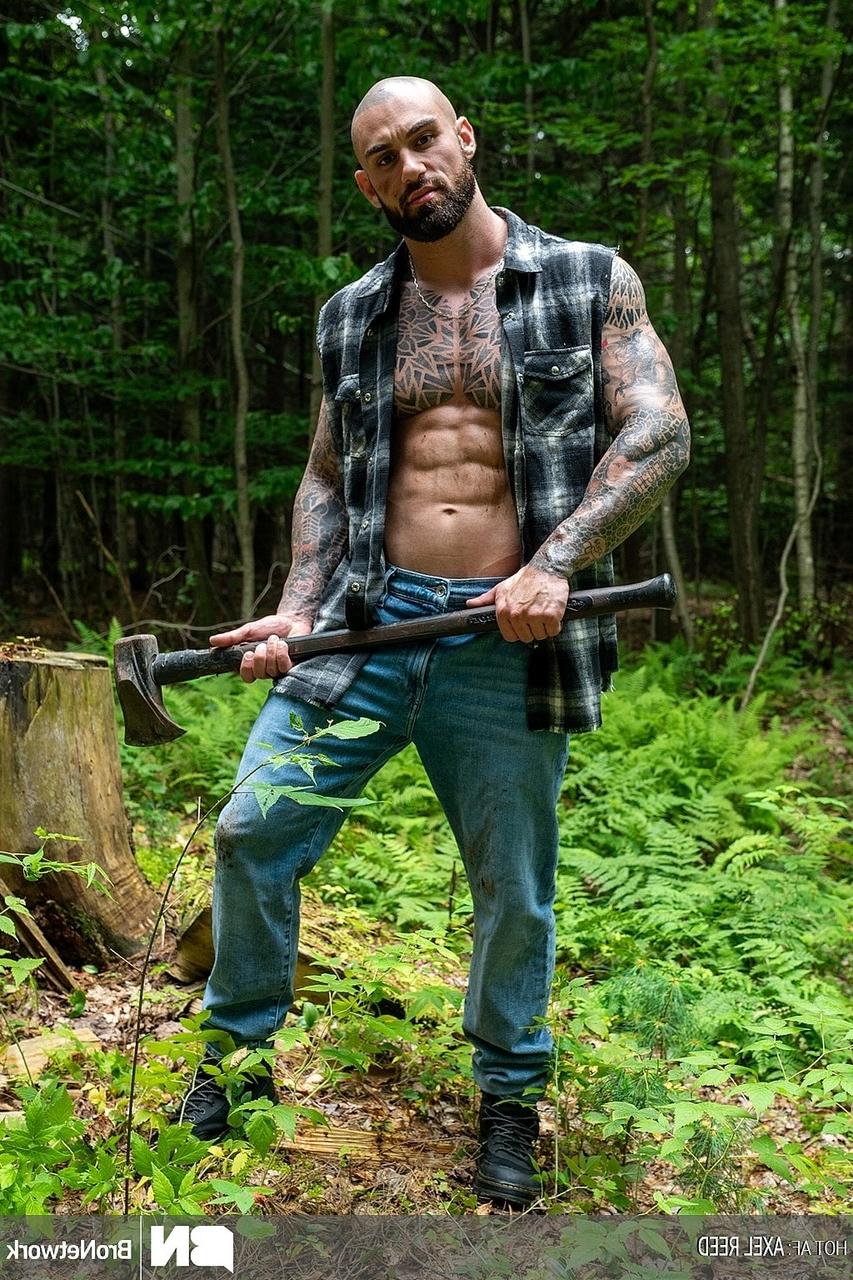19P Gay lumberjack Axel Reed unveils his muscular body & masturbates in the woods