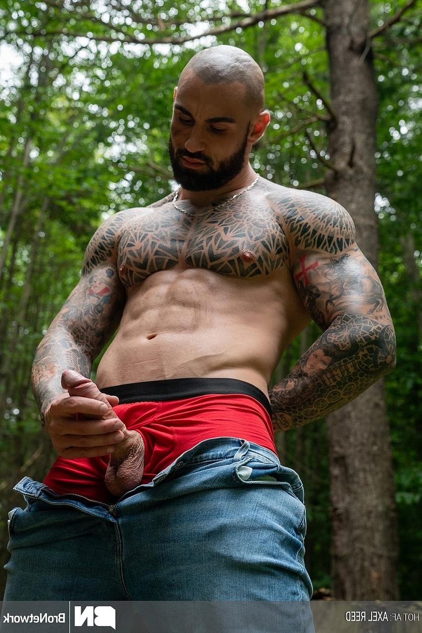 19P Gay lumberjack Axel Reed unveils his muscular body & masturbates in the woods